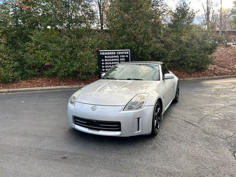 Used 2006 Nissan 350Z Touring image 2