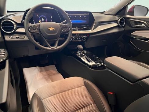 Used 2025 Chevrolet Trax LT image 18