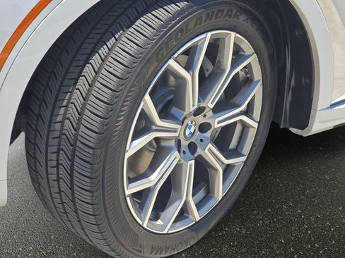 Used 2024 BMW X7 xDrive40i w/ Premium Package AWD/4WD image 38