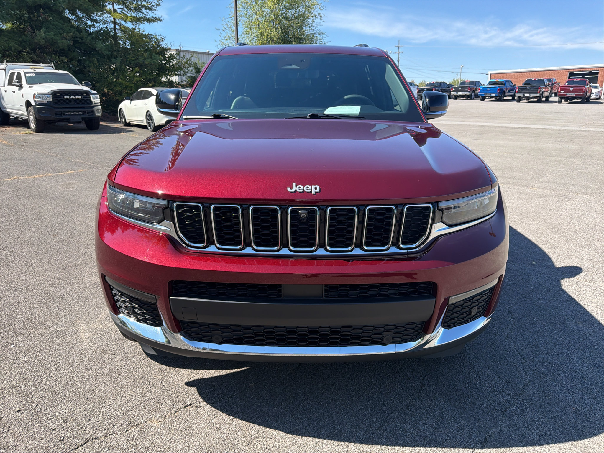 Used 2025 Jeep Grand Cherokee L Limited w/ Luxury Tech Group II AWD/4WD image 2
