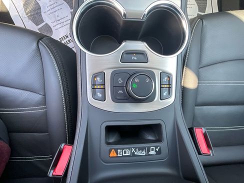 Used 2024 GMC Terrain Denali AWD/4WD image 30