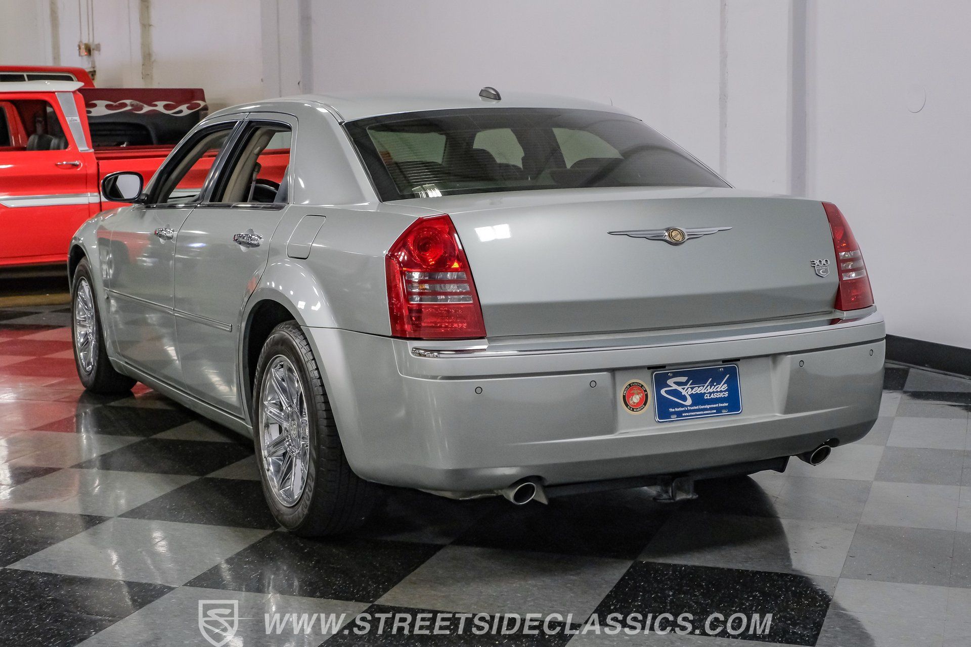 Used 2005 Chrysler 300 C w/ Navigation & Sound Group II RWD image 10