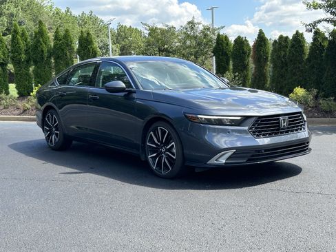 Used 2025 Honda Accord Touring image 2