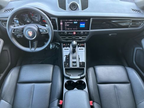 Certified 2025 Porsche Macan AWD/4WD image 6