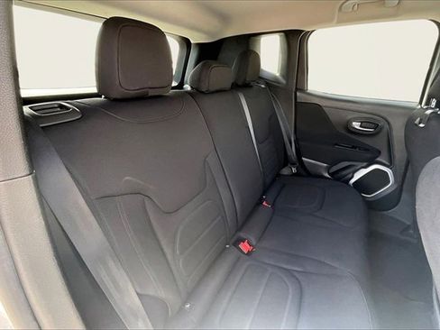 Used 2019 Jeep Renegade Latitude image 28