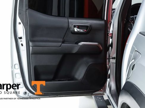 Used 2019 Toyota Tacoma TRD Off-Road w/ Technology Package AWD/4WD image 53