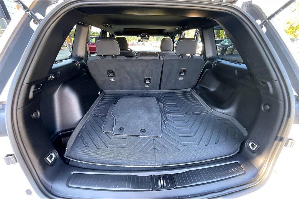 Used 2025 Jeep Grand Cherokee Laredo X RWD image 27