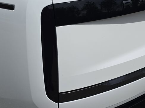 Certified 2026 Land Rover Range Rover Long Wheelbase SE image 33