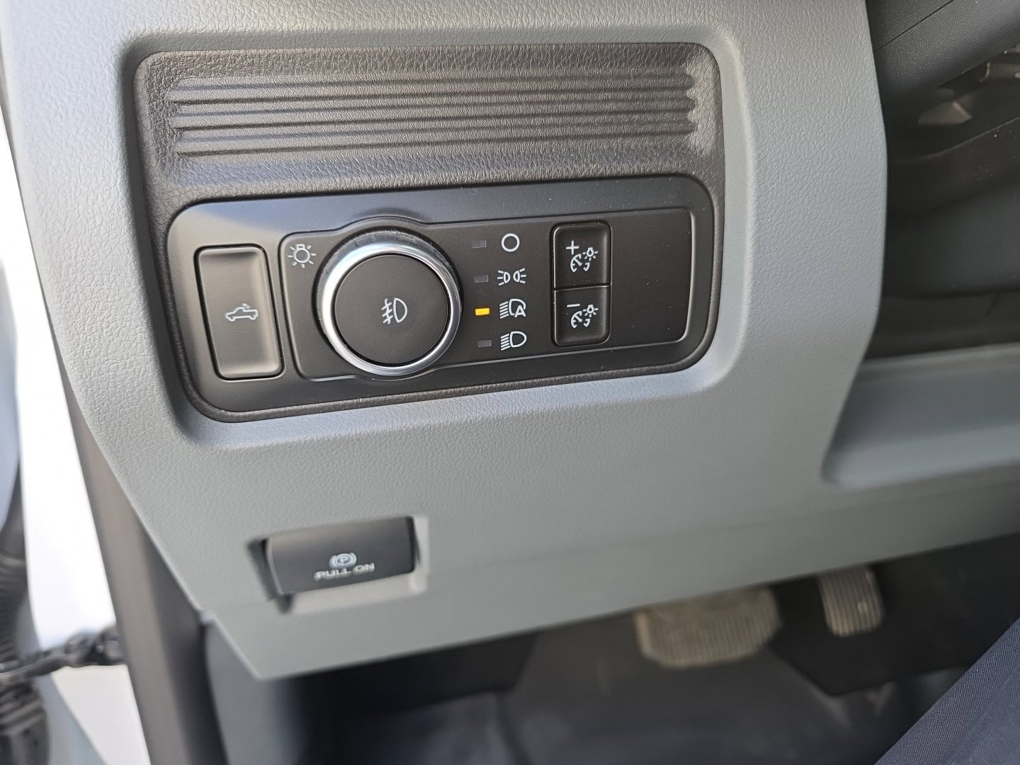Used 2025 Ford F250 XLT w/ FX4 Off-Road Package AWD/4WD image 9