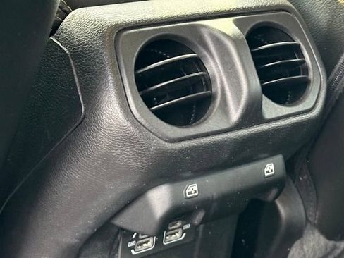 Used 2022 Jeep Wrangler Unlimited Sahara w/ Cold Weather Group AWD/4WD image 31
