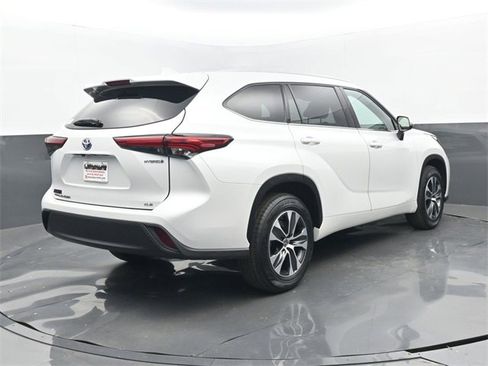Used 2022 Toyota Highlander XLE image 22