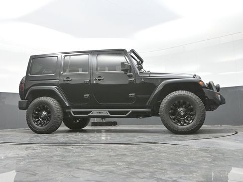 Used 2015 Jeep Wrangler Unlimited Sahara image 27