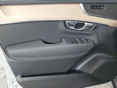 Used 2025 Volvo XC90 B6 Plus image 21