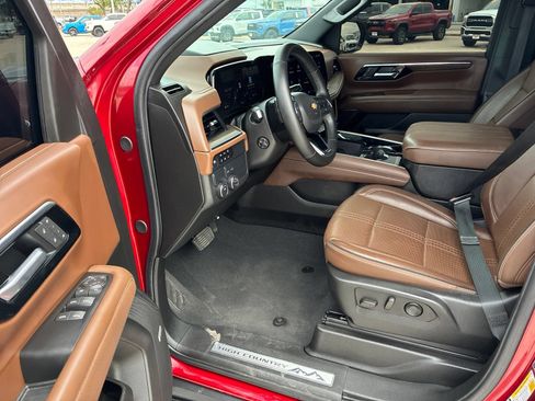 Used 2025 Chevrolet Tahoe High Country RWD image 19