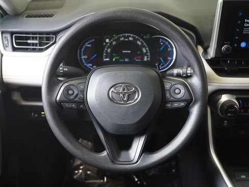 Used 2025 Toyota RAV4 XLE AWD/4WD image 15