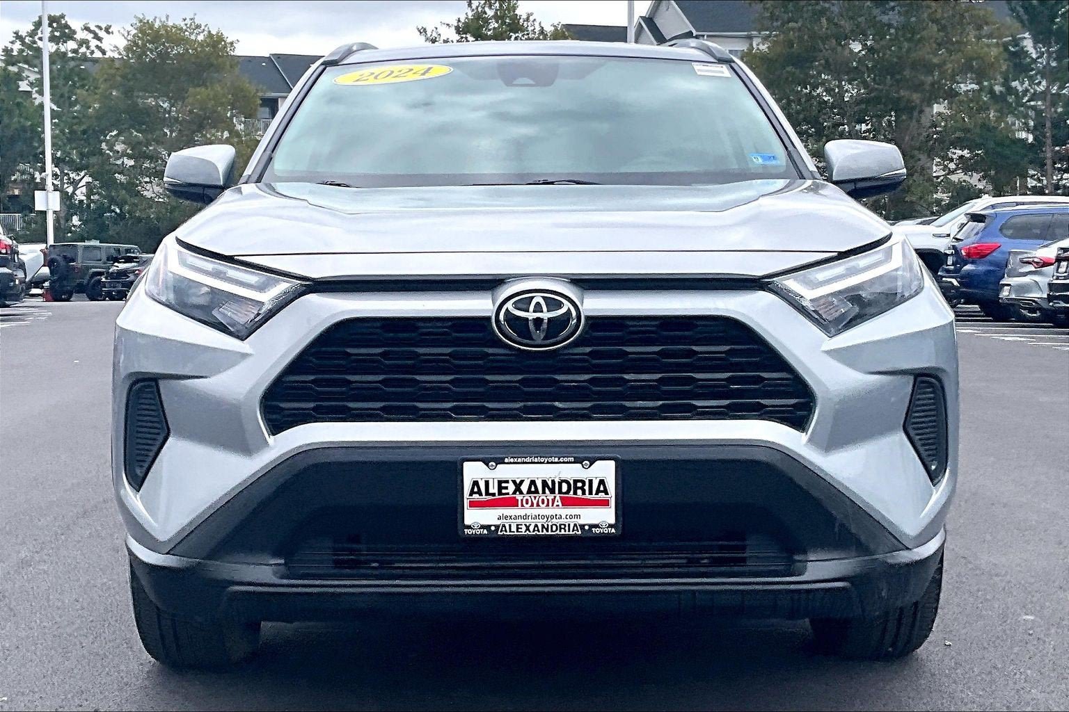 Used 2024 Toyota RAV4 XLE FWD image 3
