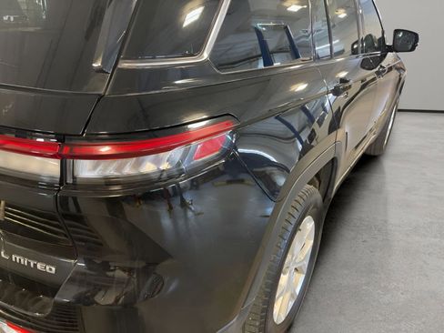 Used 2023 Jeep Grand Cherokee Limited image 30