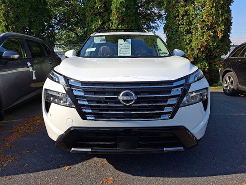 New 2026 Nissan Rogue Platinum image 2