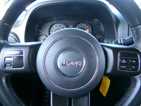 Used 2015 Jeep Patriot Latitude w/ All Weather Capability Group AWD/4WD image 12