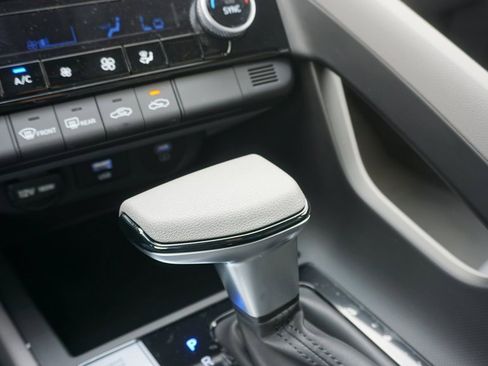 Used 2024 Hyundai Elantra SEL image 16