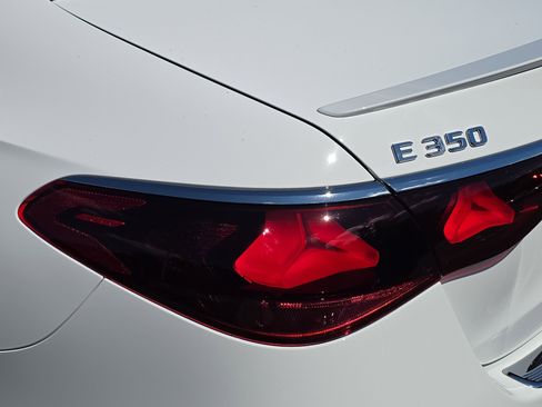 New 2026 Mercedes-Benz E 350 4MATIC Sedan image 34