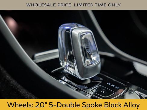 Used 2025 Volvo XC40 B5 Plus image 28