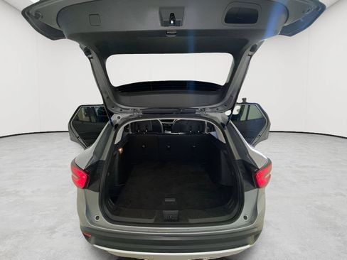 Used 2025 Chevrolet Trax LT FWD image 34
