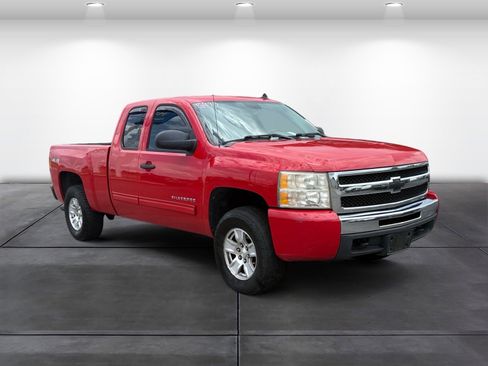 Used 2011 Chevrolet Silverado 1500 LT AWD/4WD image 2