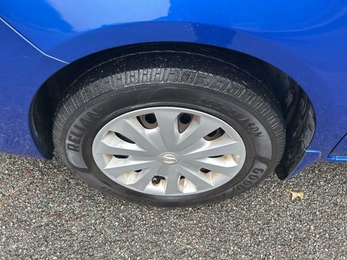 Used 2016 Nissan Versa SV FWD image 12