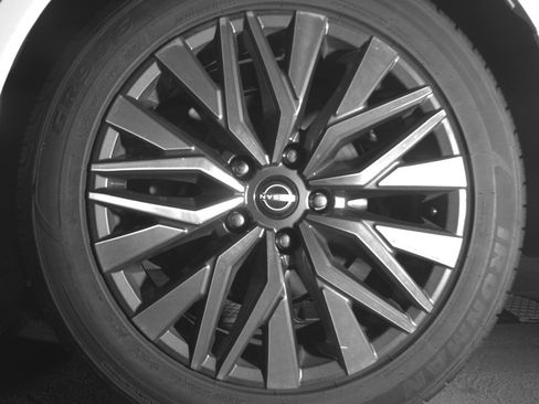 Used 2025 Nissan Altima 2.5 SV FWD image 14