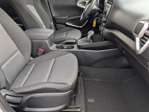 Used 2024 Kia Soul LX image 24