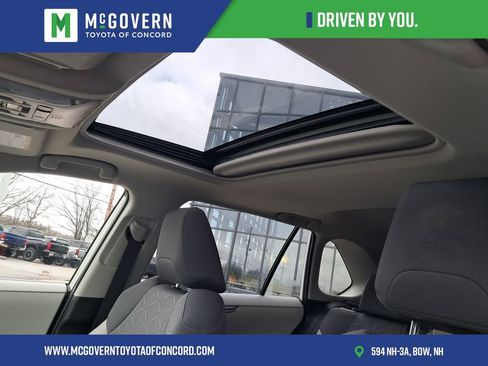 Used 2021 Toyota RAV4 XLE w/ Convenience Package image 17