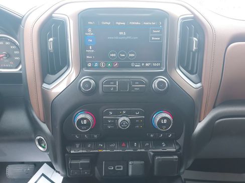 Used 2023 Chevrolet Silverado 2500 High Country w/ Z71 Off-Road Package AWD/4WD image 17