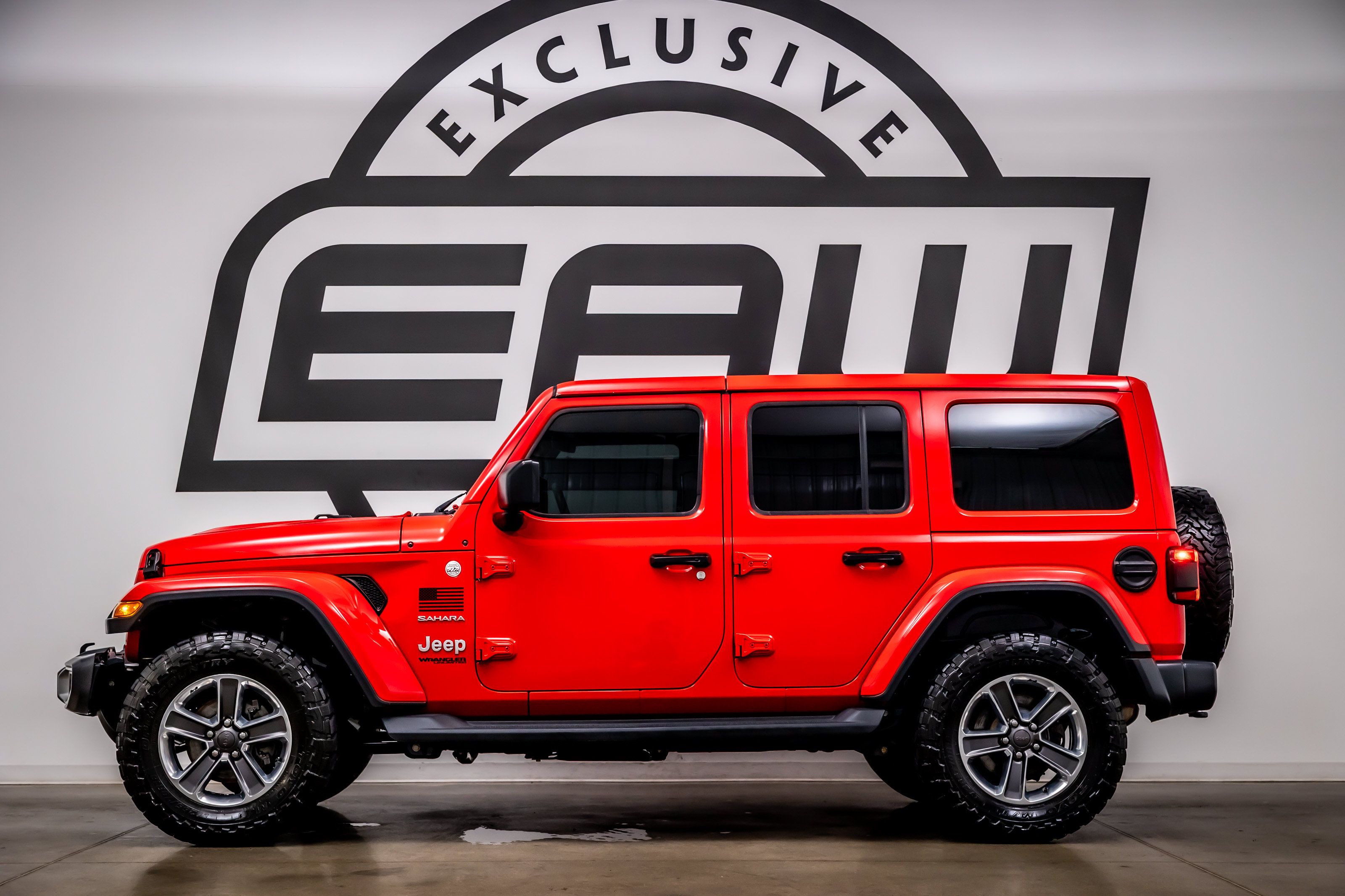 Used 2018 Jeep Wrangler Unlimited Sahara AWD/4WD image 6