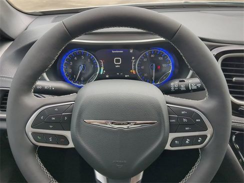 New 2026 Chrysler Pacifica Select image 33