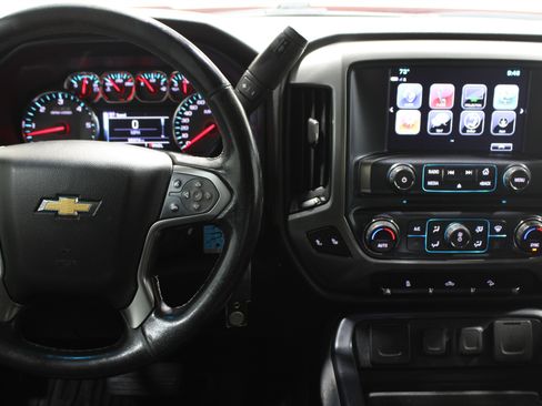 Used 2018 Chevrolet Silverado 1500 LT image 2