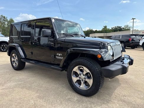 Used 2016 Jeep Wrangler Unlimited Sahara AWD/4WD image 3