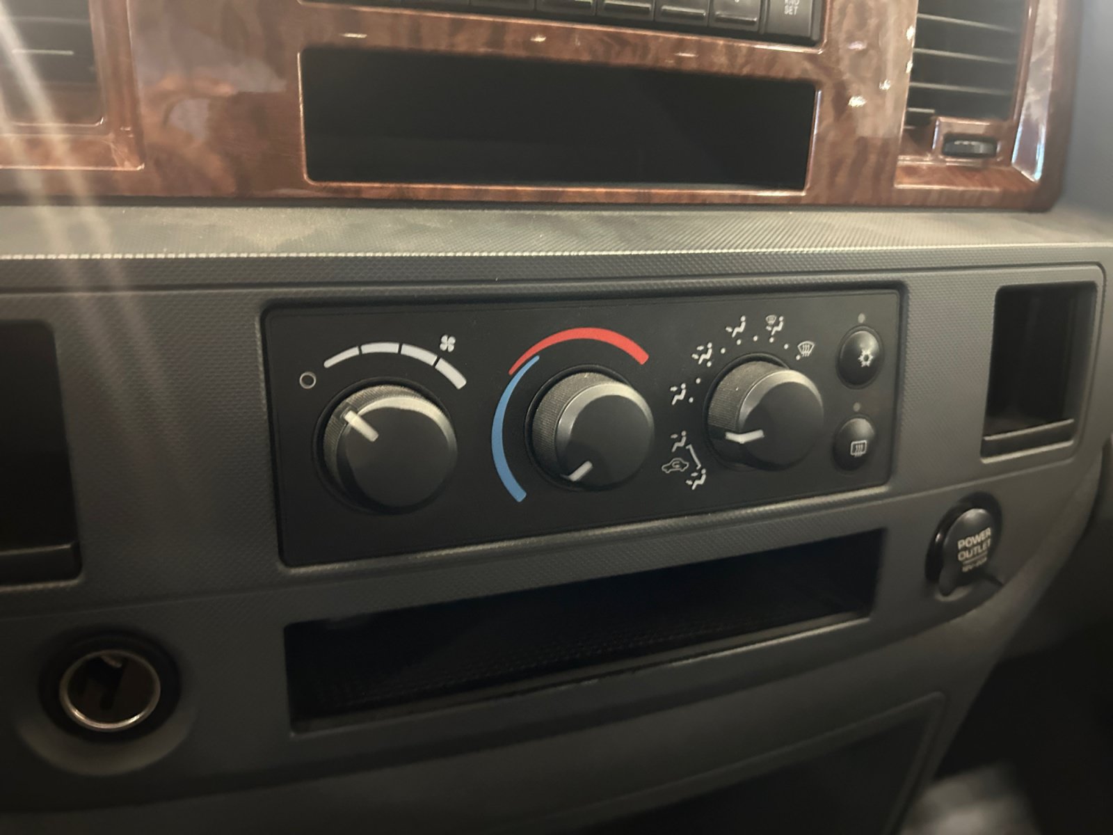 Used 2006 Dodge Ram 2500 Truck SLT AWD/4WD image 23