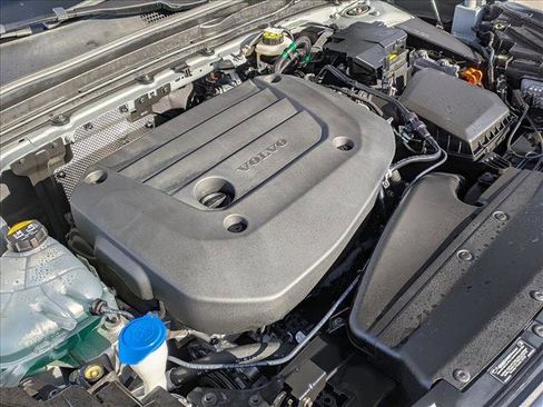 Used 2025 Volvo XC40 B5 Plus w/ Climate Package image 24