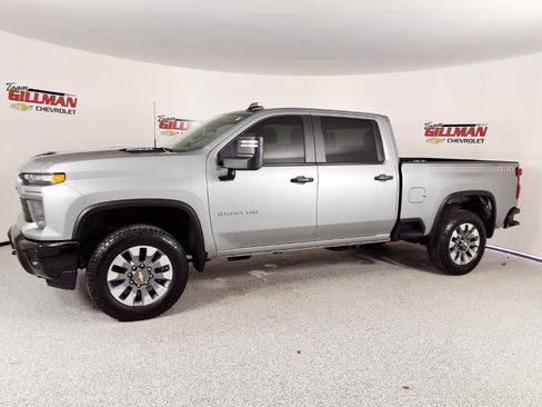 Used 2024 Chevrolet Silverado 2500 Custom w/ Custom Convenience Package image 3