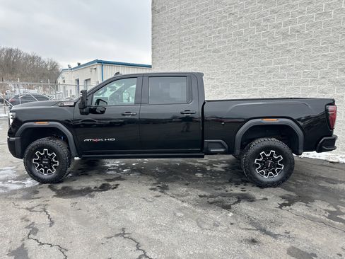 Used 2024 GMC Sierra 2500 AT4X image 4