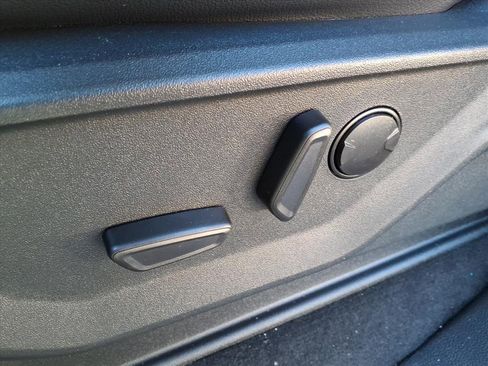 New 2026 Ford F250 Lariat w/ Black Appearance Package image 19