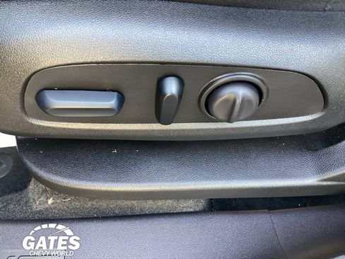 Used 2024 Chevrolet Equinox LT FWD image 16