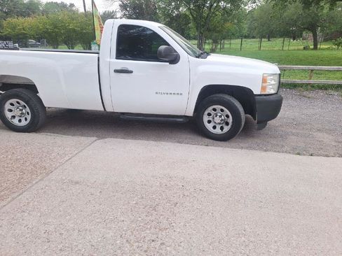 Used 2010 Chevrolet Silverado 1500 W/T RWD image 2