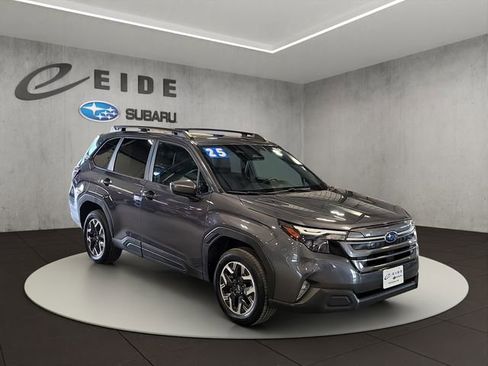 Used 2025 Subaru Forester Premium AWD/4WD image 1
