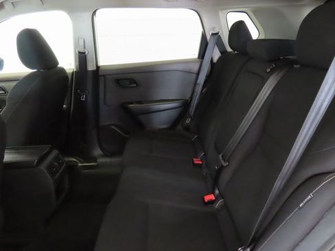 Used 2023 Nissan Rogue S image 27