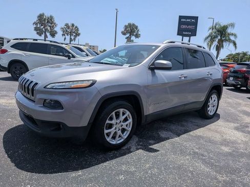 Used 2018 Jeep Cherokee Latitude FWD image 8
