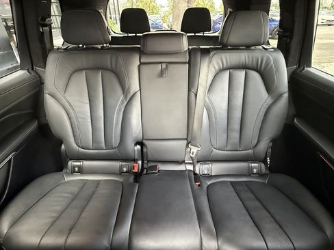 Used 2022 BMW X7 xDrive40i w/ M Sport Package AWD/4WD image 14