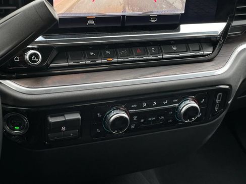 Used 2025 GMC Sierra 1500 SLT AWD/4WD image 19