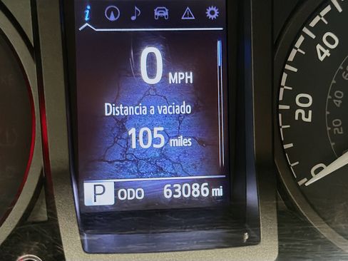 Used 2019 Toyota Tacoma TRD Off-Road w/ Technology Package AWD/4WD image 8